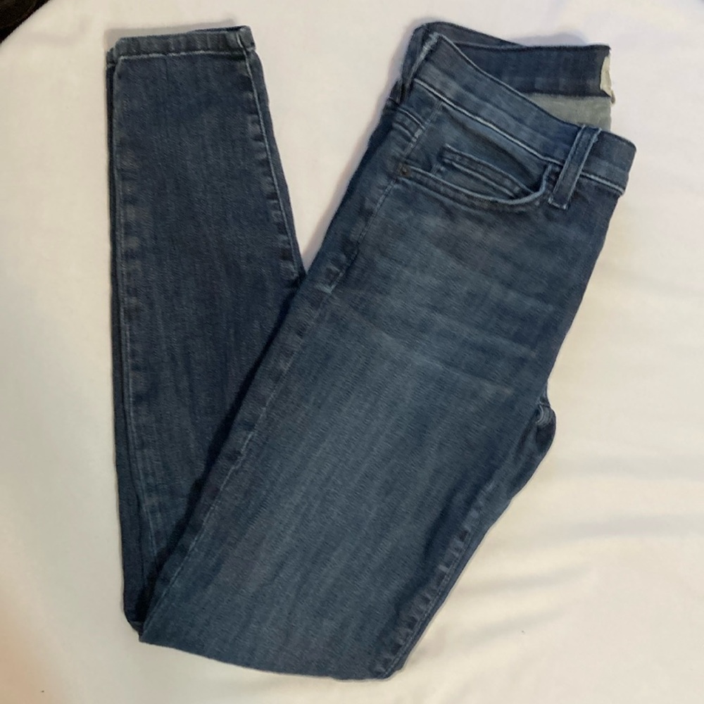 True 80’s Skinny That hugs every curve, cropped at the ankle. Comfy And Stretch